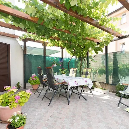 Katica With A Spacious Terrace Apartman