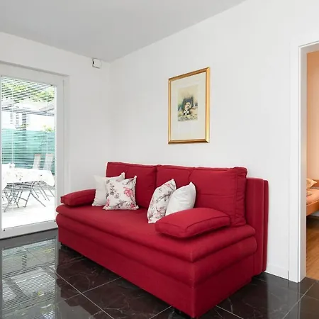 Katica With A Spacious Terrace Apartman Baška