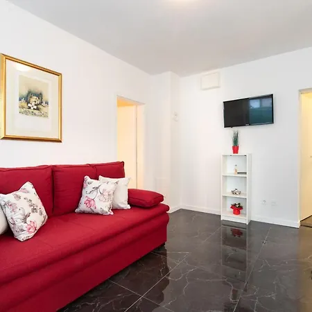 Apartman Katica With A Spacious Terrace Baška