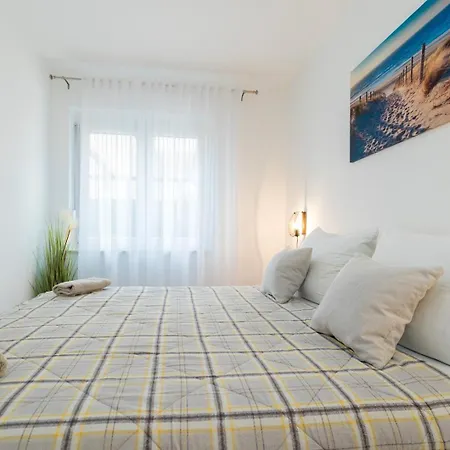 Katica With A Spacious Terrace Apartman