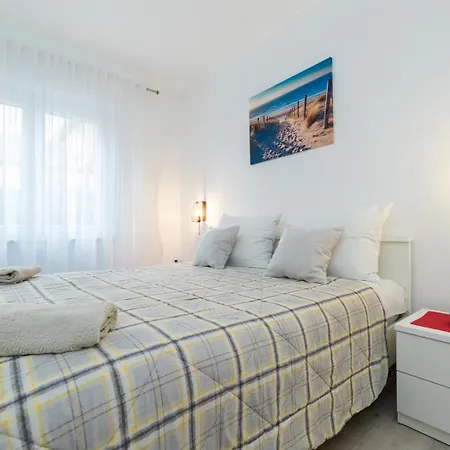 Katica With A Spacious Terrace * Baska (Krk)